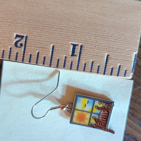 Jabebo Cat in a Window Mismatched Earrings. Like New! - Picture 4 of 4